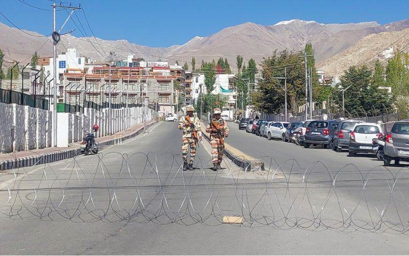  لداخ ،لیہہ : صورتحال میں بہتری کےبعد  دوگھنٹہ کرفیو  میں نرمی 